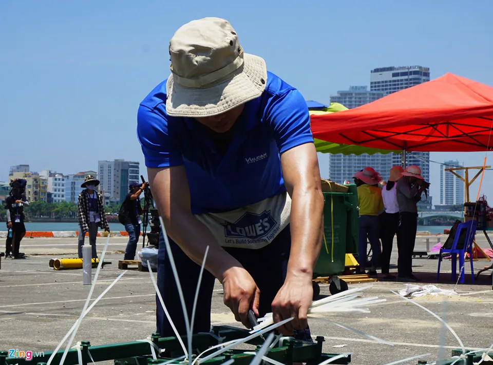 Tran dia phao hoa cua Hong Kong va Italy ben song Han hinh anh 4