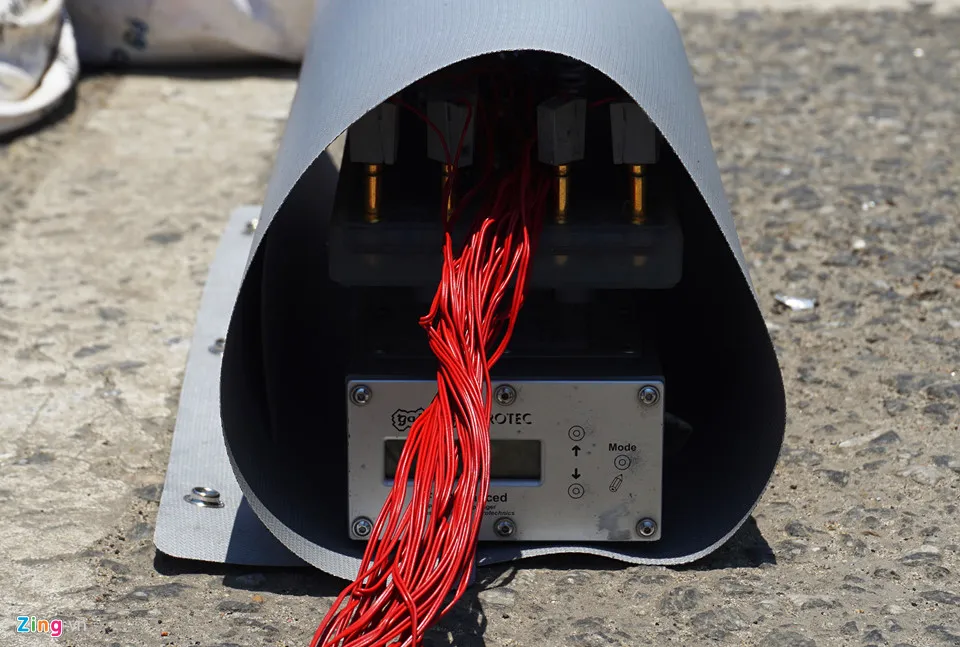 Tran dia phao hoa cua Hong Kong va Italy ben song Han hinh anh 7