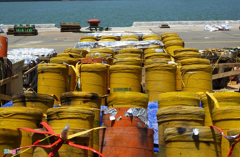 Tran dia phao hoa cua Hong Kong va Italy ben song Han hinh anh 11