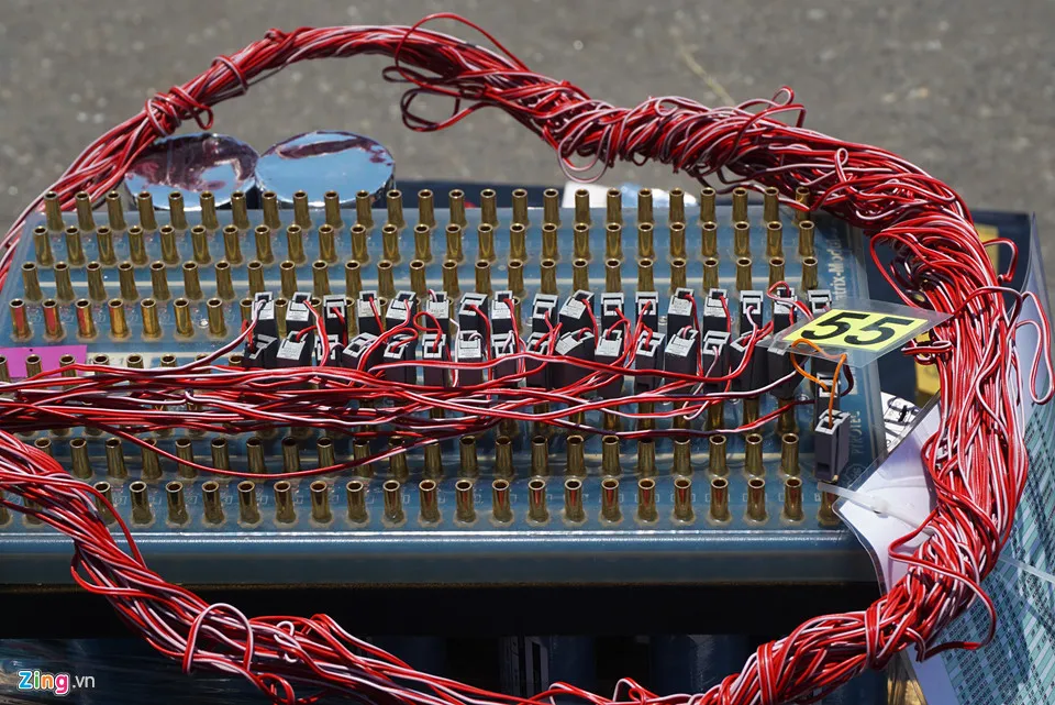 Tran dia phao hoa cua Hong Kong va Italy ben song Han hinh anh 6