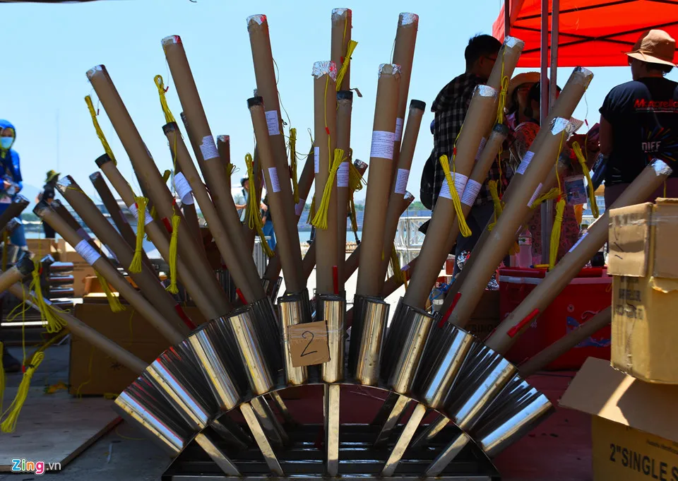 Tran dia phao hoa cua Hong Kong va Italy ben song Han hinh anh 9