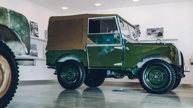 Đây là kho tàng xe cổ bí mật của Jaguar Land Rover - Ảnh 8.