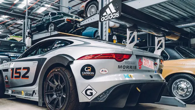 Đây là kho tàng xe cổ bí mật của Jaguar Land Rover - Ảnh 39.