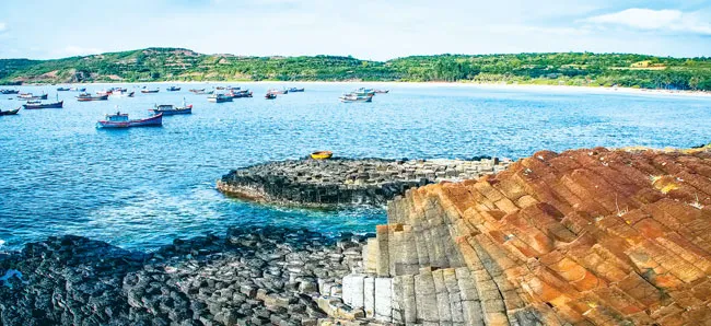 Tuyệt cảnh bờ biển Nam Trung Bộ ảnh 1