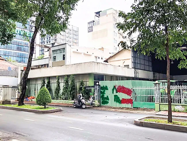Làm thay thủ tục, chiếm luôn nhà ảnh 1