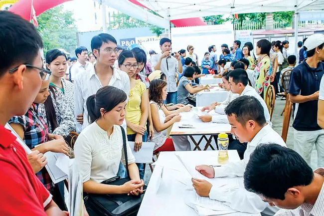 Thực trạng “thừa thầy thiếu thợ”: Nặng tâm lý, xa rời thực tế ảnh 1