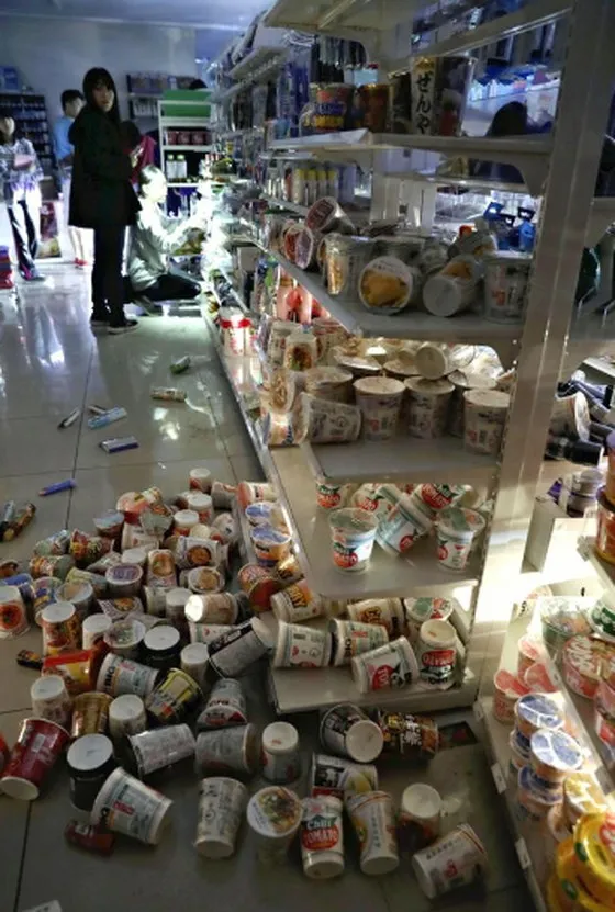 Động đất mạnh gây lở đất, mất điện trên diện rộng tại Nhật Bản ảnh 8 Động đất mạnh gây lở đất, mất điện trên diện rộng tại Nhật Bản ảnh 8