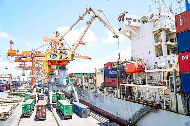 Thương mại Mỹ - Trung leo thang: Ứng phó tỷ giá phù hợp ảnh 1