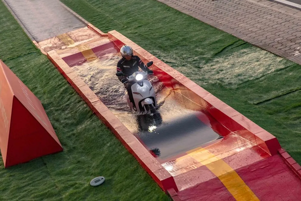 Vinfast khánh thành nhà máy sản xuất và ra mắt mẫu xe máy điện thông minh ảnh 5