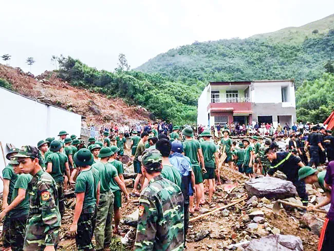 Nha Trang hoang tàn sau trận mưa khủng ảnh 1