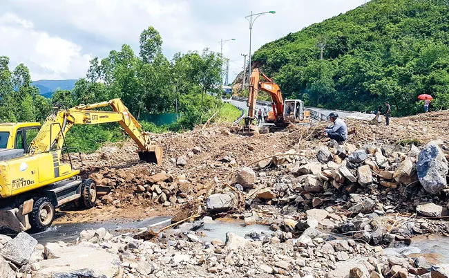 Nha Trang hoang tàn sau trận mưa khủng ảnh 2