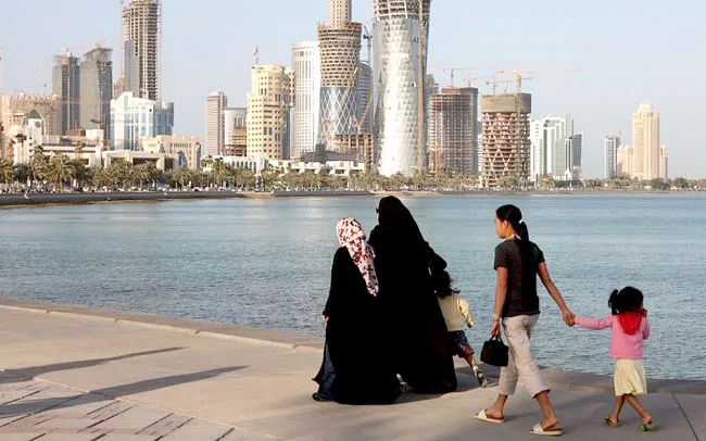 Sống ở Qatar
