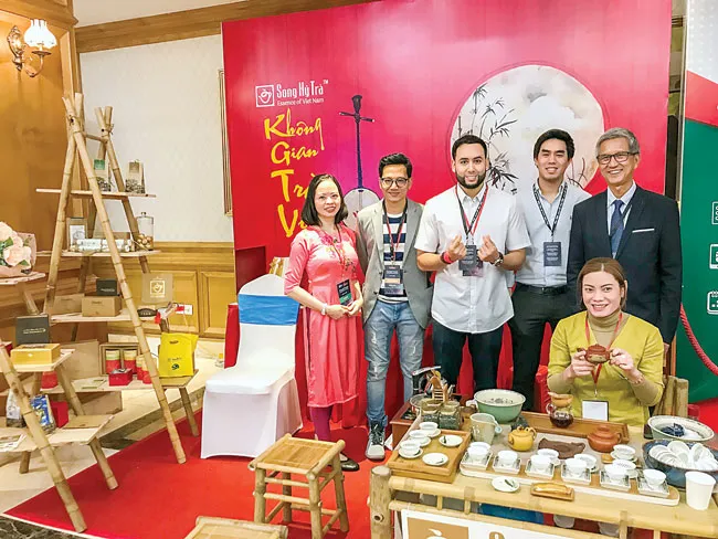 Thưởng trà ngày Xuân ảnh 2