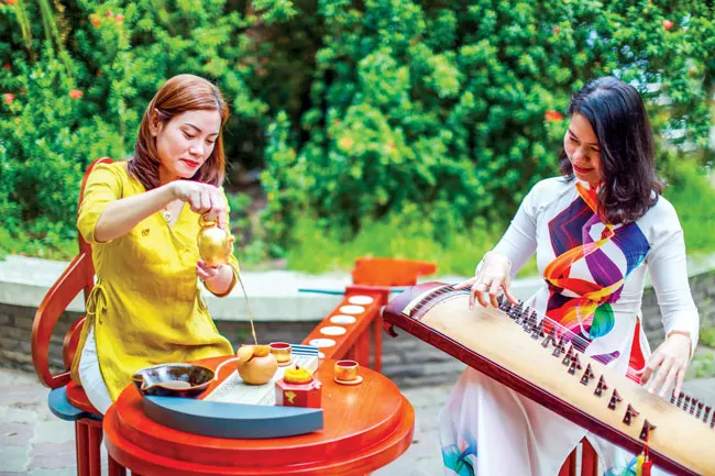 Thưởng trà ngày Xuân ảnh 1