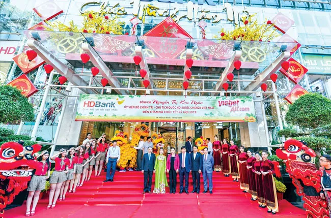 Chủ tịch Quốc hội xông đất 2 doanh nghiệp lớn trên sàn chứng khoán ảnh 1