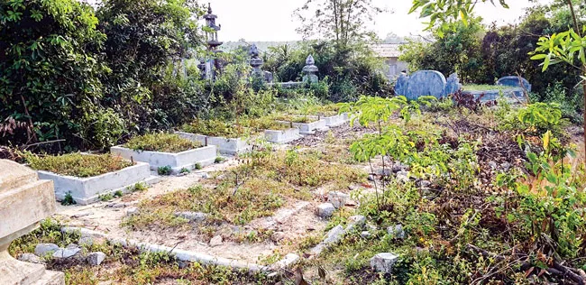 Dự án mở rộng sân bay Phú Bài - Ồ ạt xây mộ giả chờ… đền bù ảnh 1