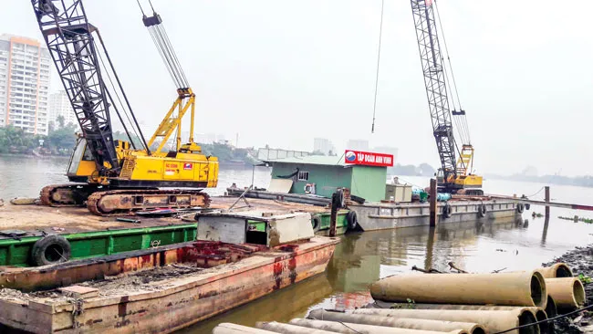 Dự án chống sạt lở kênh Thanh Đa: Vướng mặt bằng, thi công ì ạch ảnh 1