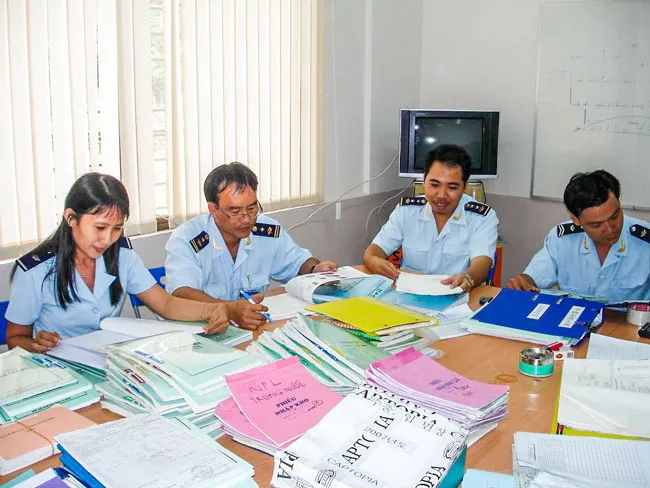 Đường ray hội nhập chưa suông ảnh 1