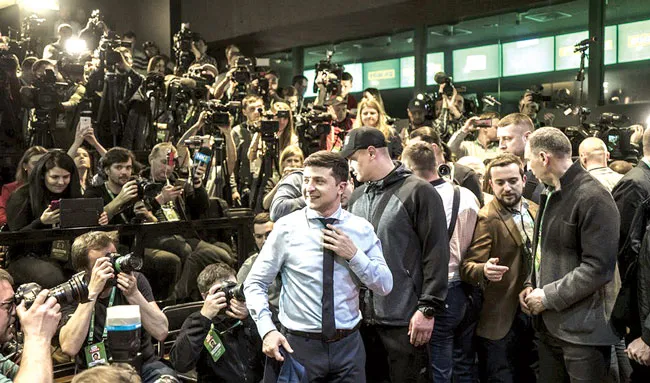 Bầu cử Tổng thống Ukraine vòng 1 Diễn viên hài Vladimir Zelensky tạm chiếm ưu thế ảnh 1