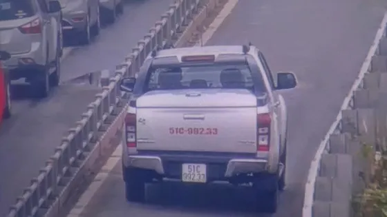 Xử lý nghiêm xe ô tô lưu thông vào làn xe gắn máy trên cao tốc TPHCM - Long Thành ảnh 1