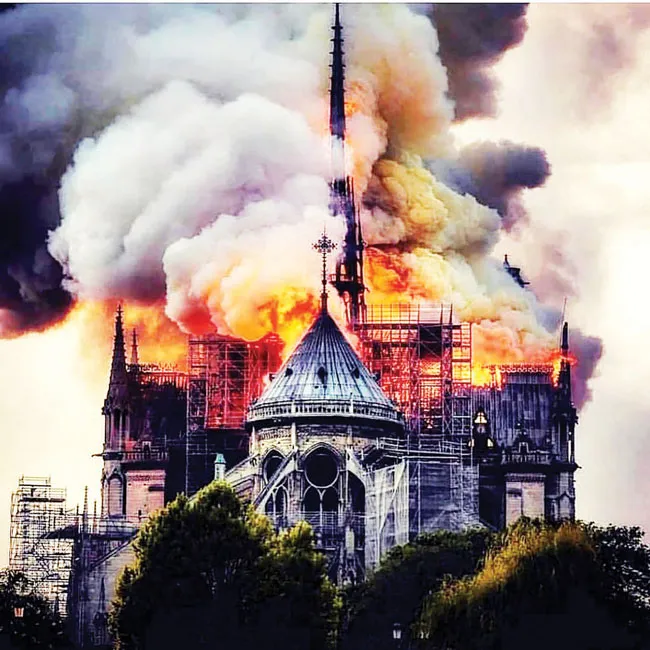 Nhà thờ Đức Bà Paris cháy: Cần 10-20 năm phục dựng ảnh 1