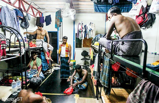 Singapore: Lao động nhập cư sống trong thiếu thốn ảnh 1