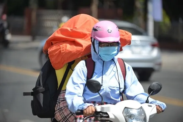 Nắng nóng gay gắt trong dịp nghỉ lễ, nhiệt độ phổ biến 37-39°C