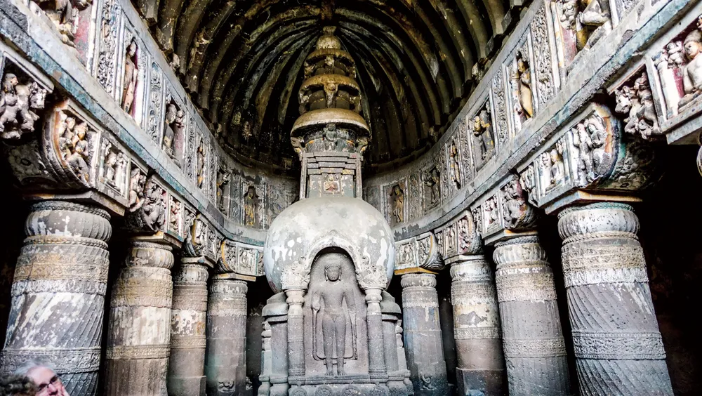 Hang động Phật giáo 2.200 năm tuổi trong rừng sâu ảnh 1