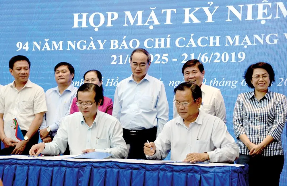 Báo chí hãy đòi hỏi chính quyền làm việc hiệu quả hơn ảnh 1