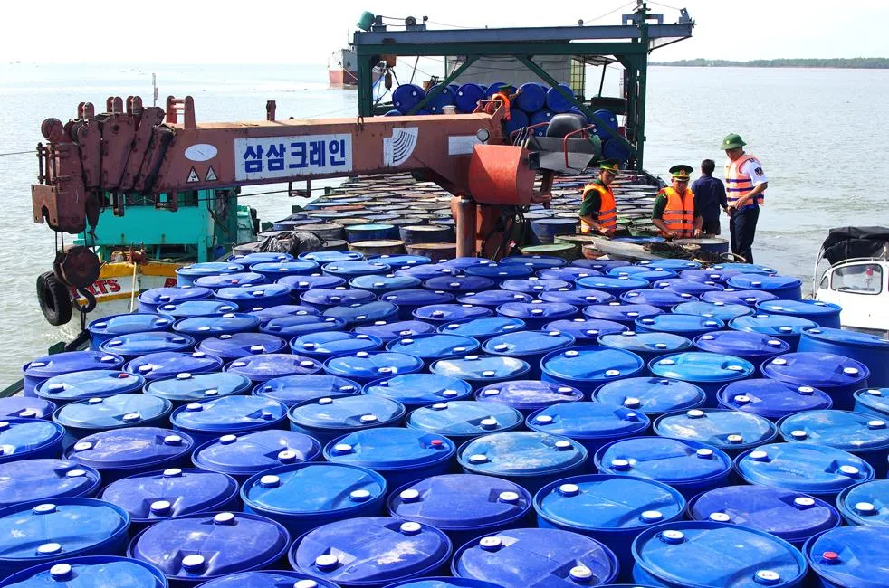 Bùng phát buôn lậu trên biển ảnh 1