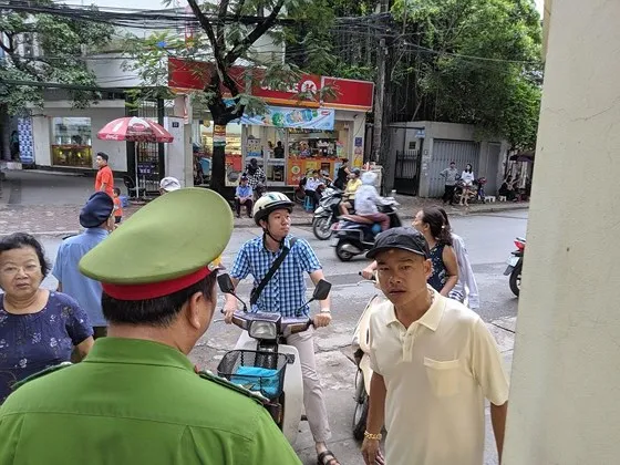 Giám thị “ôn bài” trước khi coi thi ảnh 2