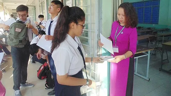 TPHCM: Thí sinh hồi hộp bước vào thi môn Ngữ văn ảnh 2