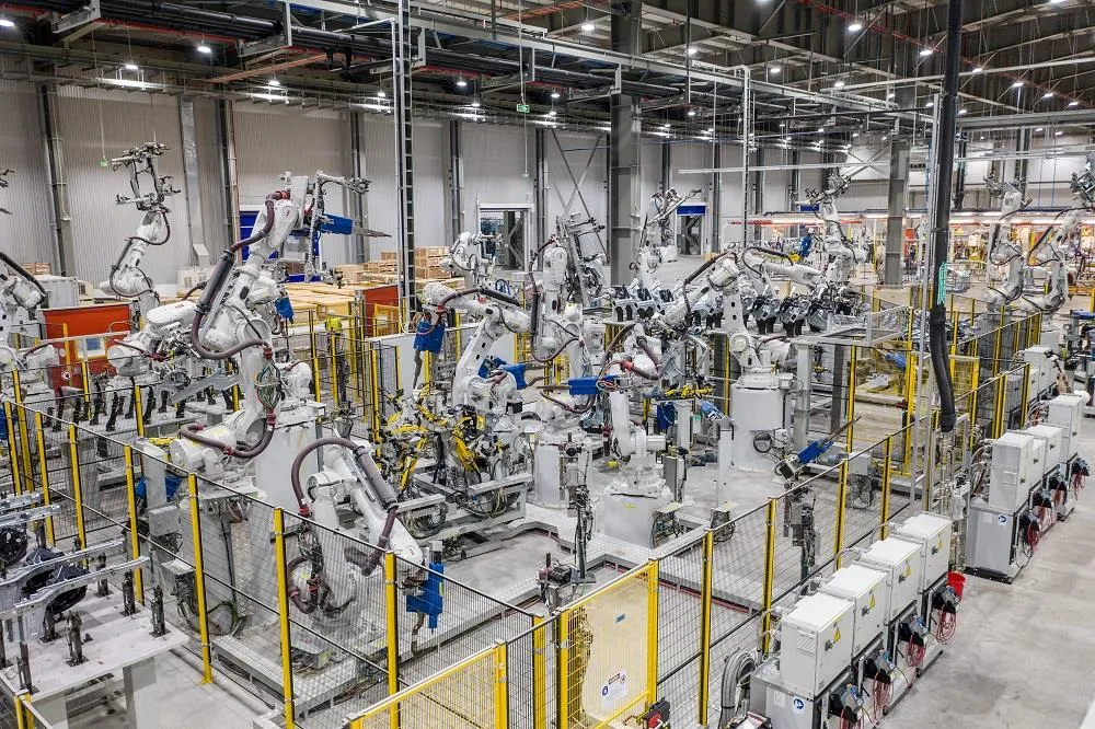 Vinfast bàn giao lô xe Lux SA2.0 va Lux A2.0 đầu tiên cho khách hàng ảnh 9