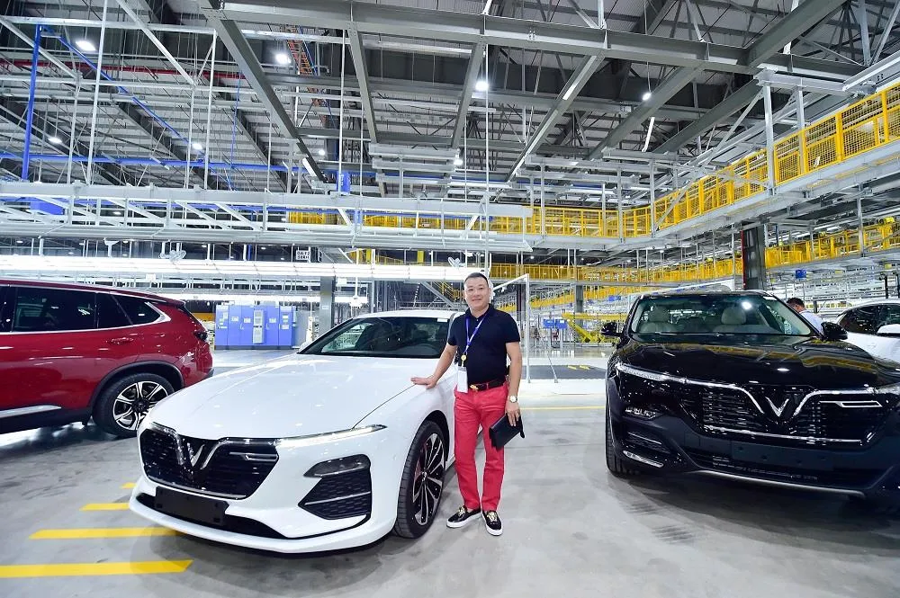 Vinfast bàn giao lô xe Lux SA2.0 va Lux A2.0 đầu tiên cho khách hàng ảnh 7