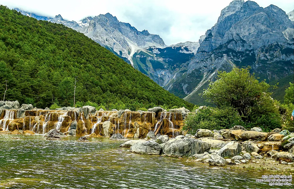 Ngọc Long Tuyết Sơn quanh năm tuyết trắng ảnh 5