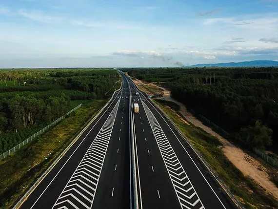 Yêu cầu giải quyết dứt điểm các tồn tại ở dự án cao tốc Đà Nẵng - Quảng Ngãi Cao tốc Đà Nẵng - Quảng Ngãi nhìn từ trên cao