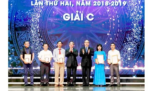 Báo chí có vai trò lớn trong phát hiện, đấu tranh phòng chống tham nhũng ảnh 1