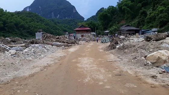 Cả nước có 100.000 hộ dân nằm trong vùng nguy cơ sạt lở ảnh 2