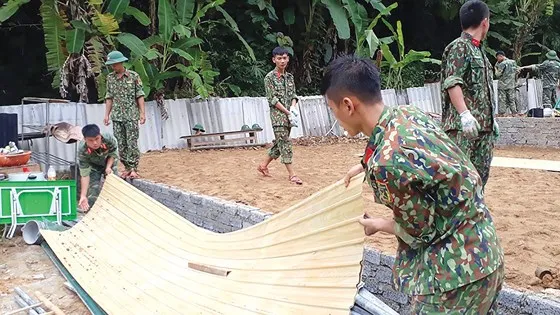 Ngổn ngang trường lớp đầu năm học mới ảnh 1