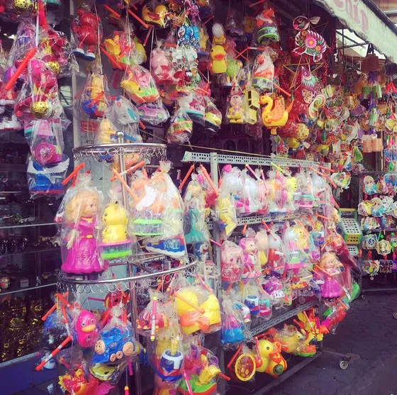 Pin nút áo - mối nguy với trẻ nhỏ ảnh 2