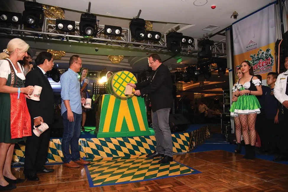 Sôi động lễ hội bia Oktoberfest tại Windsor Plaza ảnh 6