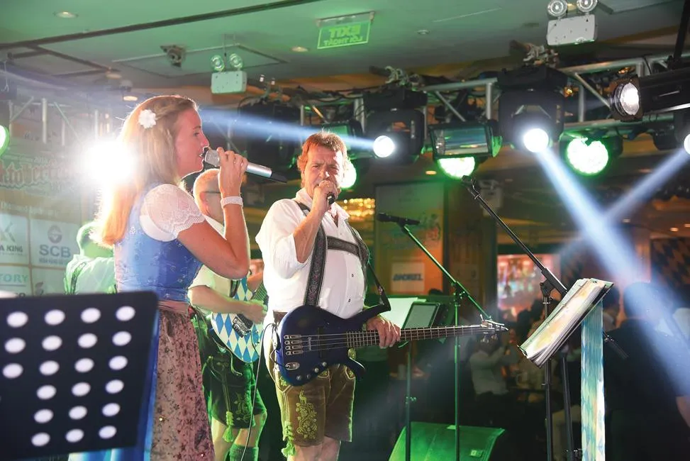 Sôi động lễ hội bia Oktoberfest tại Windsor Plaza ảnh 2