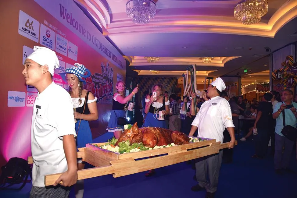 Sôi động lễ hội bia Oktoberfest tại Windsor Plaza ảnh 4