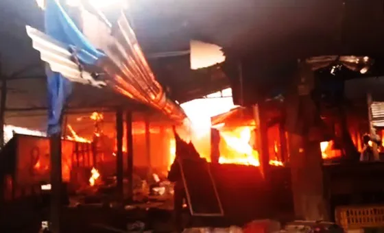 Chợ Mộc Bài cháy dữ dội, hàng trăm tiểu thương 'chết điếng' ảnh 3