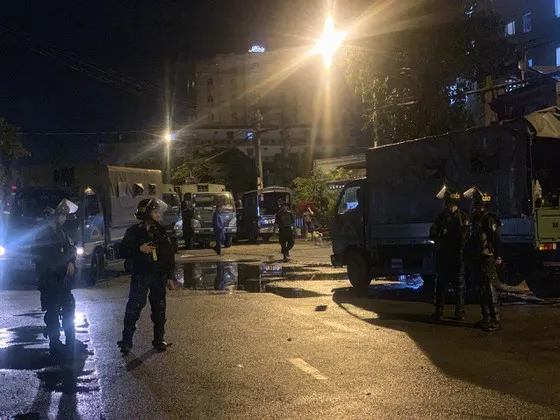  Công an xuyên đêm khám xét trụ sở Công ty Alibaba ảnh 1