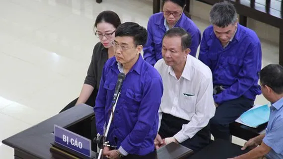 Cho ALC II vay vốn, ông Lê Bạch Hồng bảo... giúp BHXH tăng trưởng Bị cáo Lê Bạch Hồng tại phiên tòa