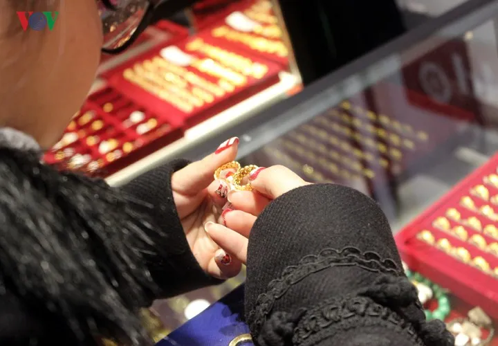 giá vàng thế giới quay đầu tăng vọt trước nhiều bất ổn hình 1 gia vang the gioi quay dau tang vot truoc nhieu bat on hinh 1