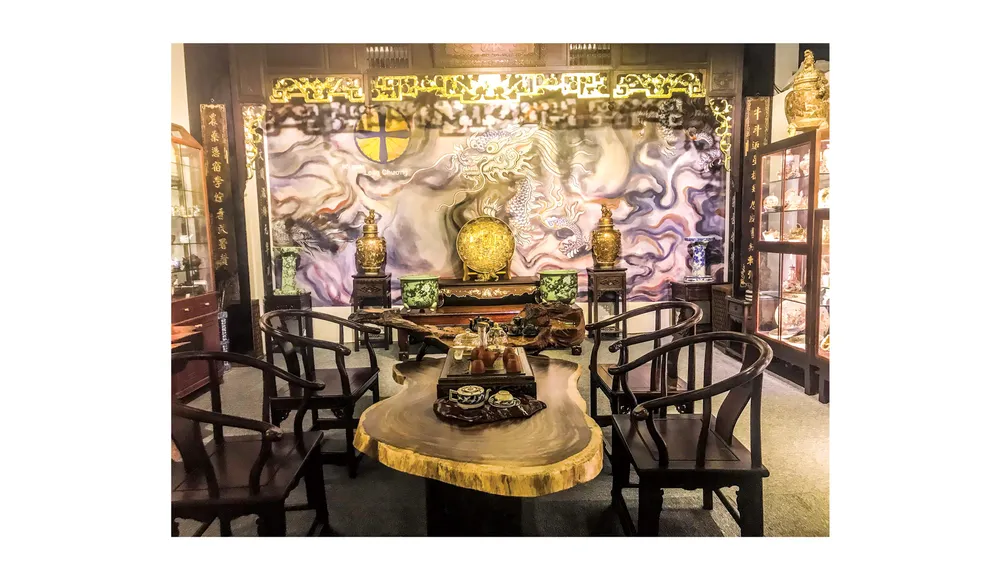 Hội quán Long Chương, hội ngộ đam mê gốm sứ Nhật Bản ảnh 1