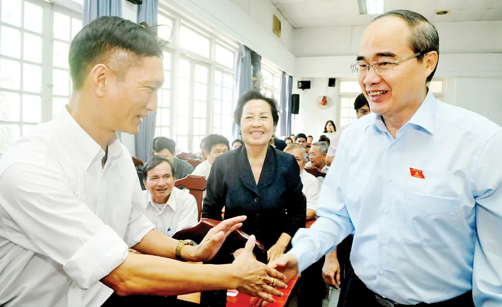 TPHCM quyết liệt chống tham nhũng - Mong cán bộ là những tấm gương sáng ảnh 1