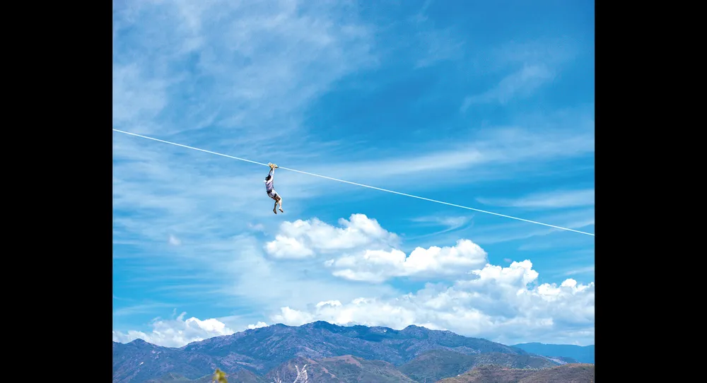 Ngắm biển trời Nha Trang trên đường zipline ảnh 1